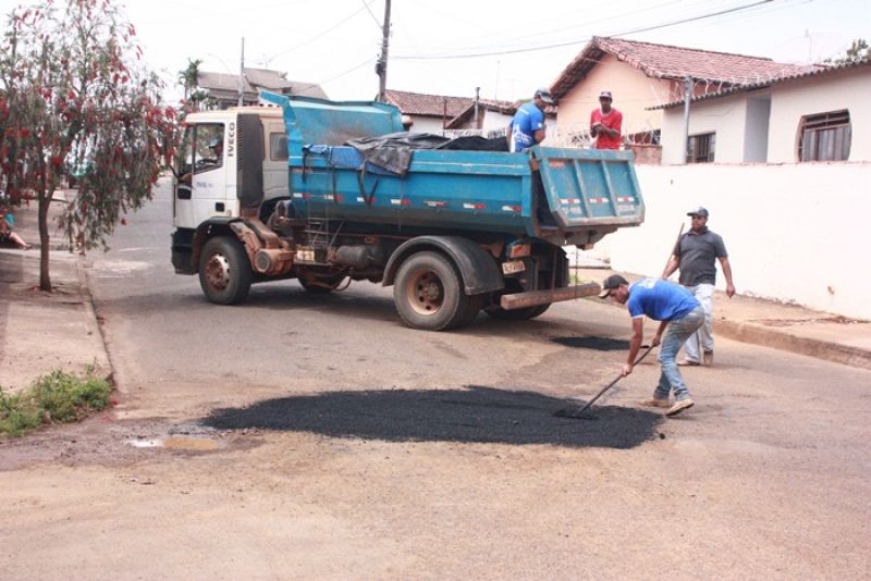 Prefeitura inicia operação tapa-buracos em ruas da cidade